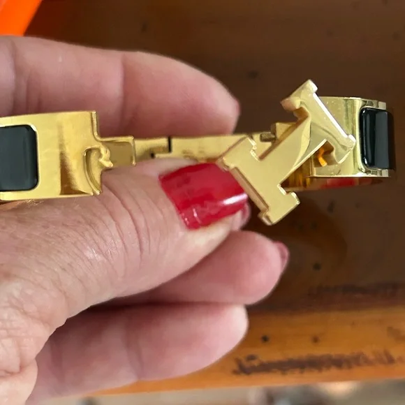 Hermès Clic H Enamel gold Bracelet in Black - Picture 4 of 5